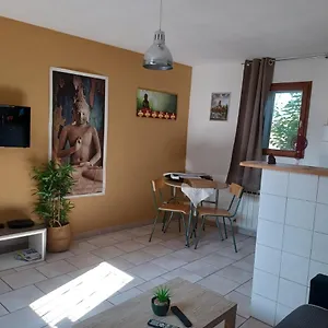 https://jolie-petite-maison-idealement-situee.fr-provencehotel.com